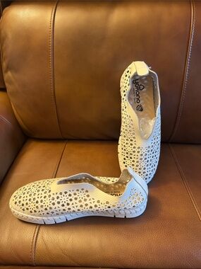 Yokono Flow 🐞 white leather laser-cut slip on sneakers